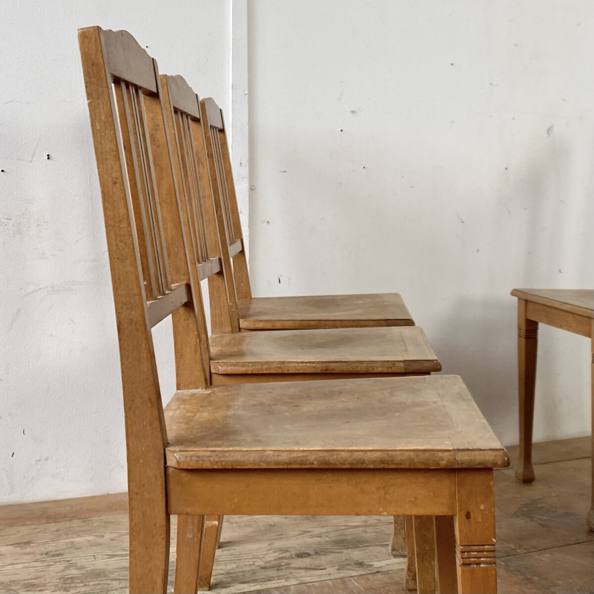 Deuxieme.shop biedermeierstühle. Luterma made in estonia. 6er Set Buchenholz Stühle. Preis fürs Set. Die Stühle sind in stabilem Zustand mit Gebrauchsspuren und Alterspatina. 