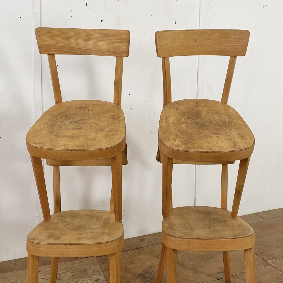 4er Set Horgenglarus Classic. 1962 Die Stühle sind in stabilem restaurierten Zustand, die Holz Oberflächen sind geschliffen geölt. 