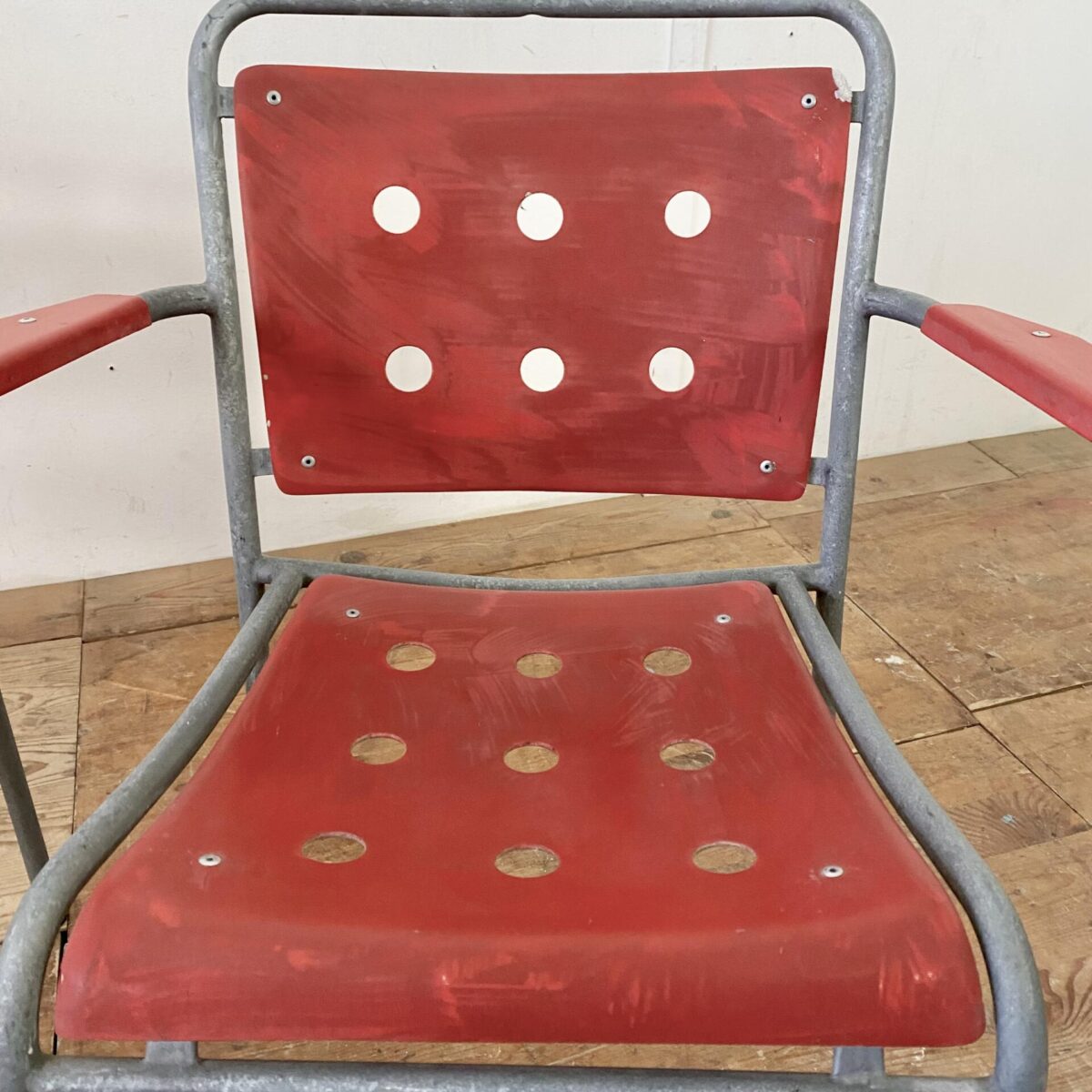 Deuxieme.shop Schweizer Gartenstühle von Stella, aus den 50er Jahren, seltene Ausführung mit Armlehnen.