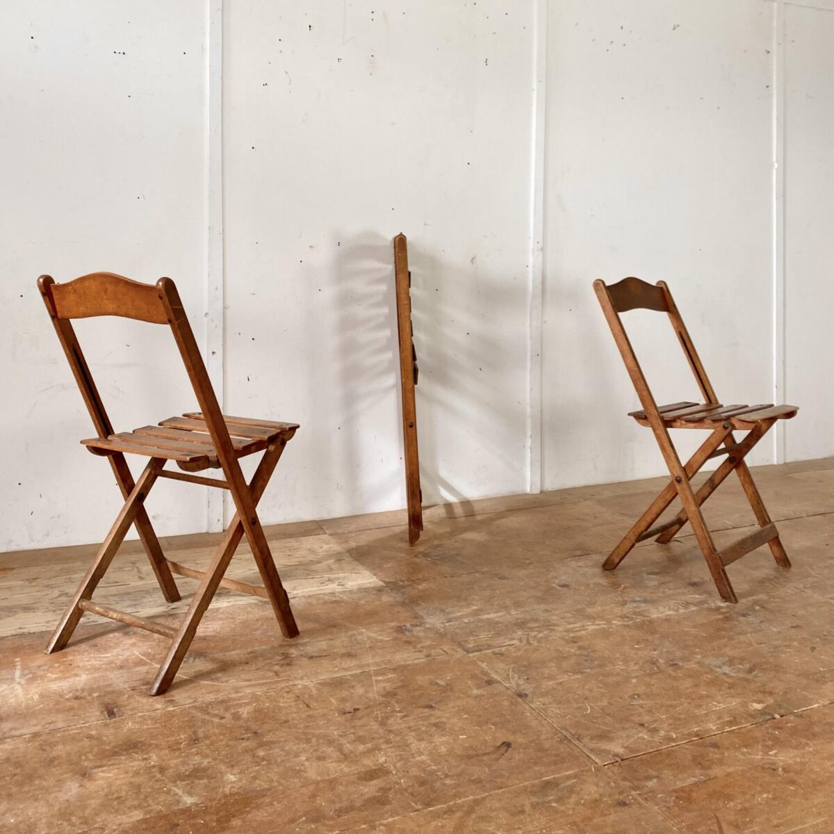 Deuxieme.shop folding chairs swiss Design Drei Klappstühle von Wisa Gloria, Schweiz.
