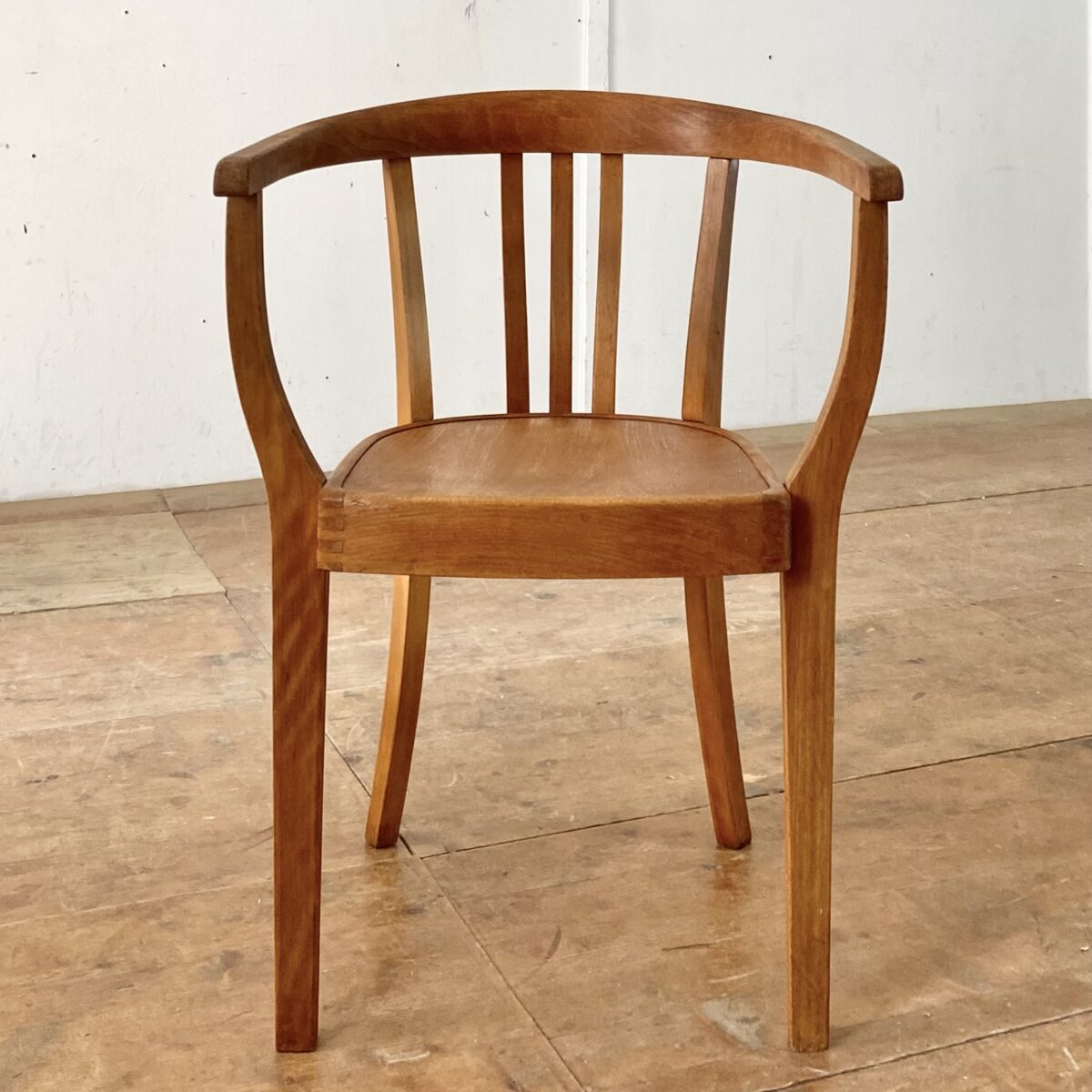Deuxieme.shop Thonet armrest Chair bentwood. Antiker Armlehnstuhl von Thonet.