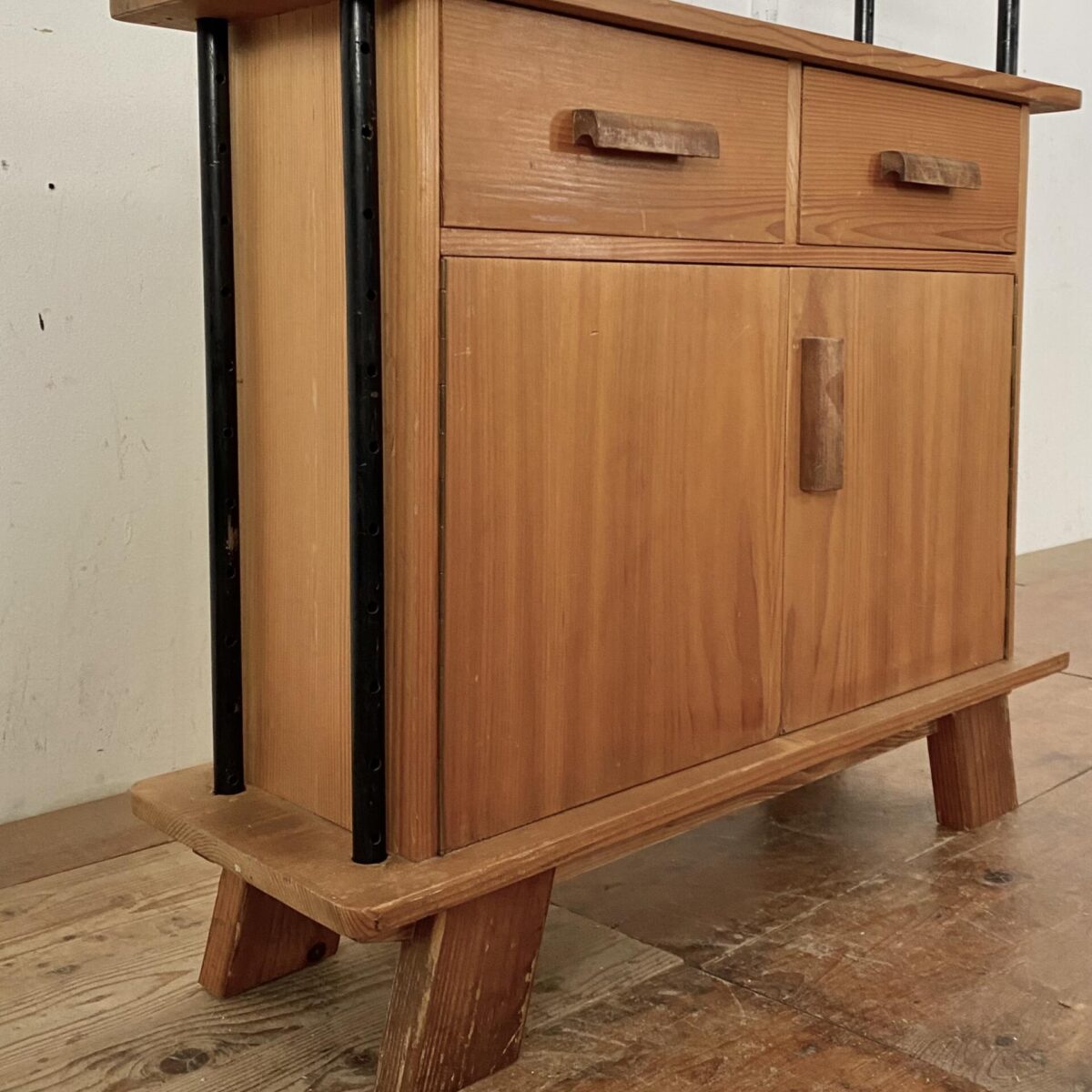 Deuxieme.shop vintage highboard solid Wood furniture. 60er Jahre Teleskopregal.
