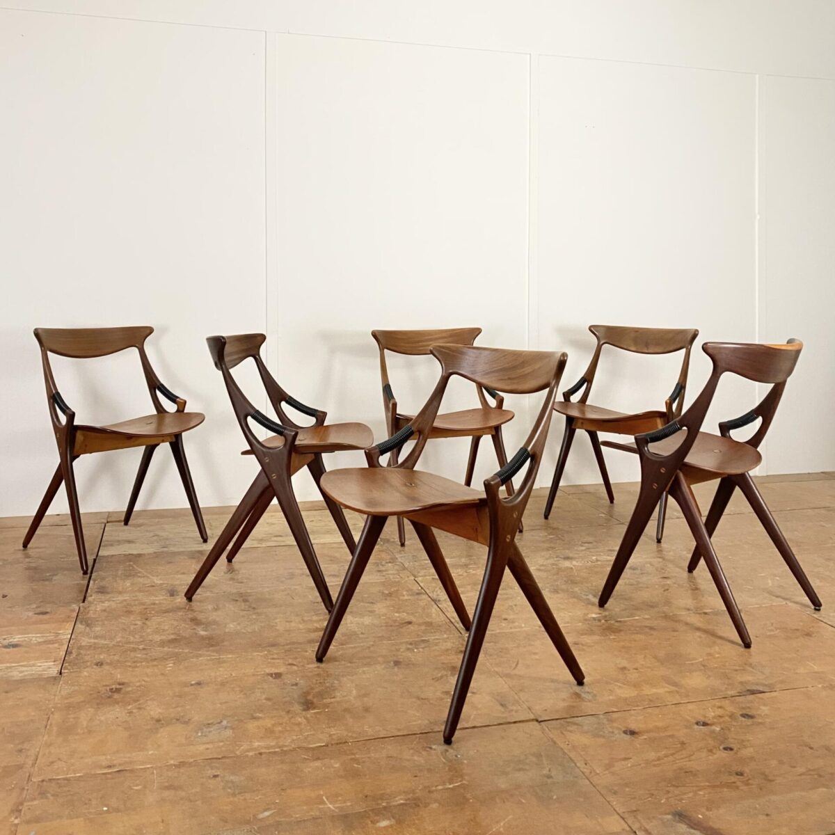 Deuxieme.shop 6er Set Teak Stühle von Arne Hovmand Olsen, Model 71. midcentury danish Design furniture.